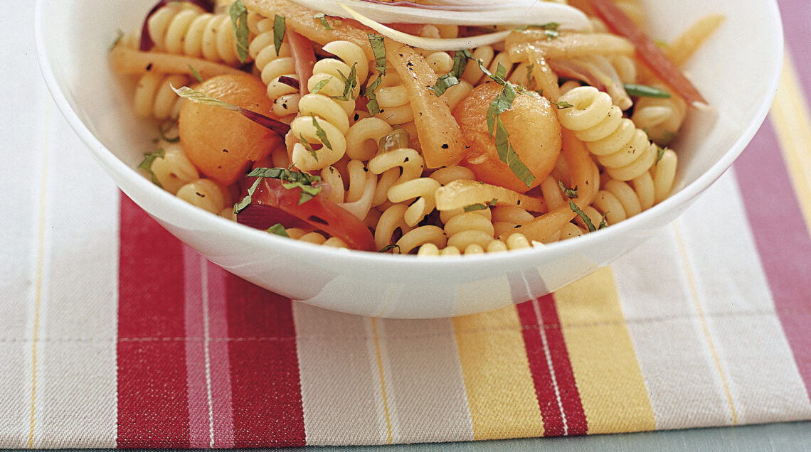 insalata-di-pasta-con-cipollotti-e-speck