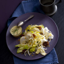 insalata in bianco con scarola, pere e fichi secchi Sale&Pepe