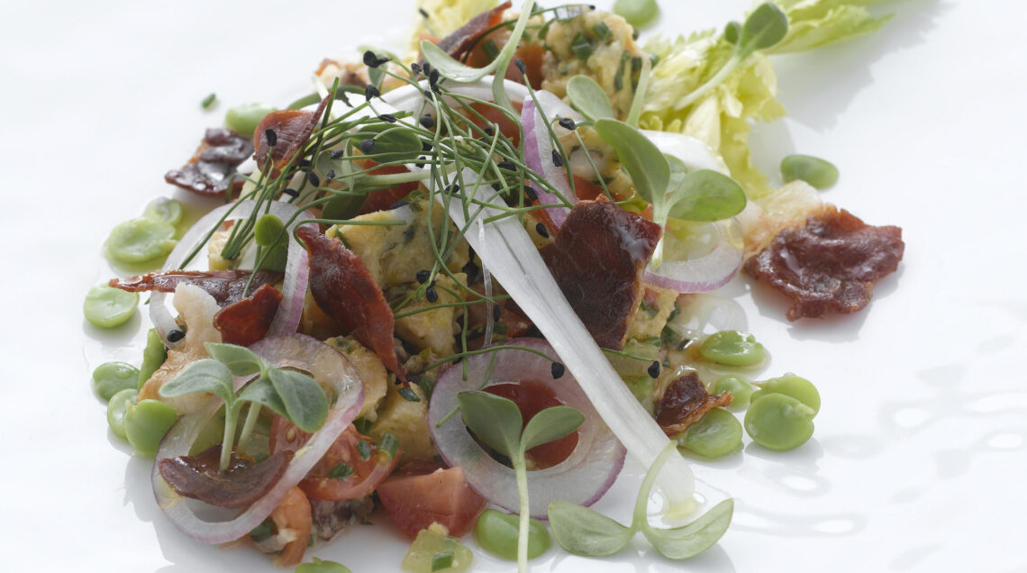 insalata-tiepida-di-canederli-allo-speck preparazione