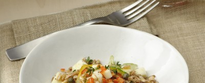 insalata tiepida di farro con pecorino e verdure ricetta
