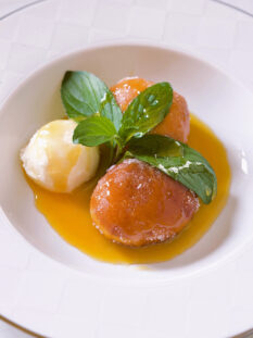 krapfen-al-formaggio-fresco-con-salsa-al-frutto-della-passione-ricetta-sale-e-pepe