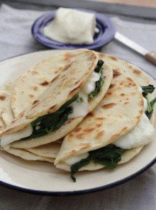 Piada con erbette e stracchino
