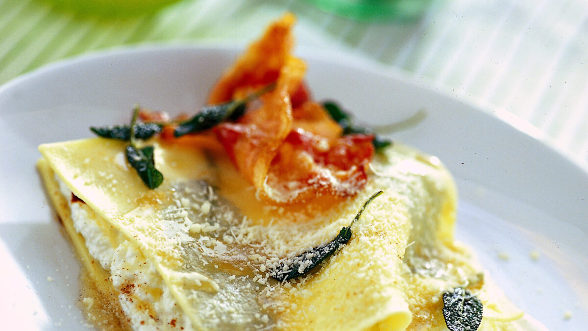 Lasagna alla salvia con ripieno di ricotta