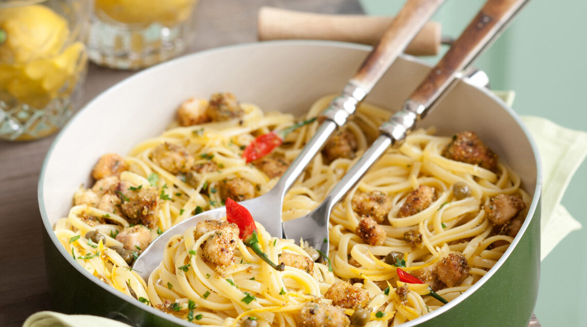 linguine-con-bocconcini-di-spada-impanato-capperi-e-limone