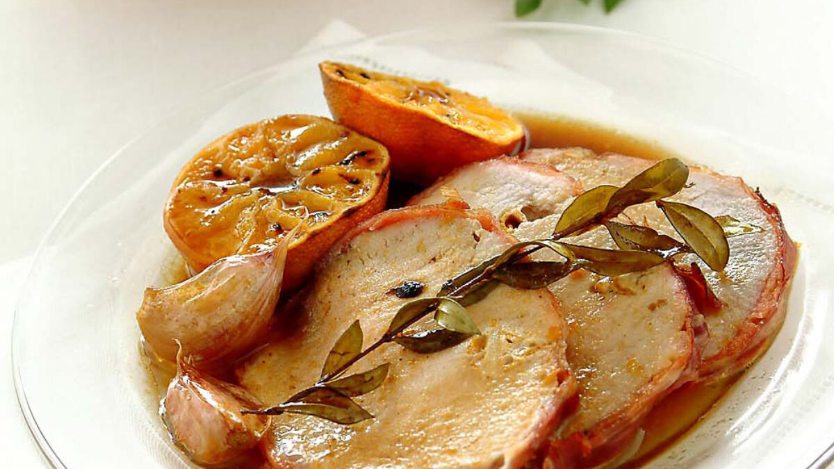 Lonza con speck e mirto al vino bianco