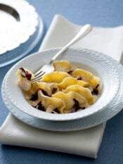 mezzelune-con-radicchio-pescatrice-e-mandorle