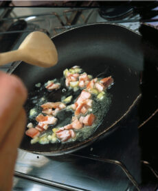 millefoglie-gratinata-con-asparagi-e-pancetta foto