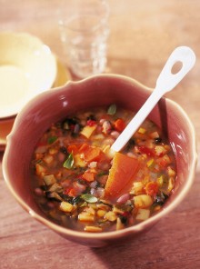 Il minestrone ricco di verdure e fagioli
