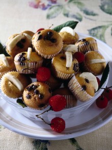 Mini muffins con banane e cioccolato