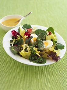 Insalata di primavera con uova sode