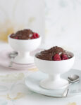 mousse-di-tofu-e-cioccolato-con-lamponi