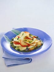 mozzarella-di-bufala-con-pesche-e-menta