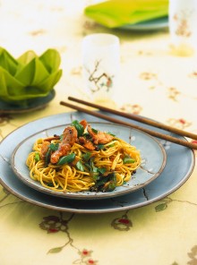I noodles saltati con maiale e verdure