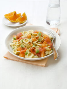 orecchiette-con-avocado-e-salmone