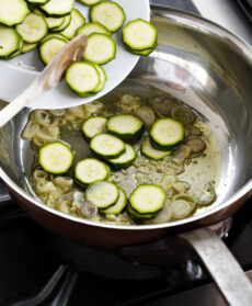 orzotto-con-zucchine-e-fiori-di-zucca ricetta