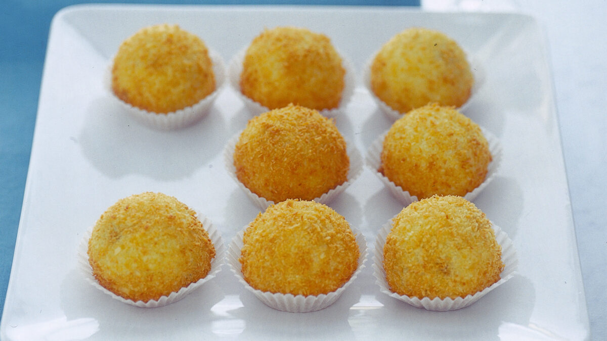 Palline di semolino al cocco con uvetta