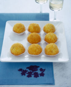 palline-di-semolino-al-cocco-con-uvetta ricetta