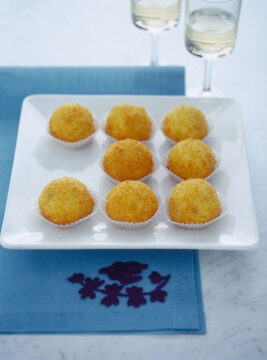 palline-di-semolino-al-cocco-con-uvetta ricetta
