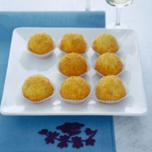 palline-di-semolino-al-cocco-con-uvetta ricetta