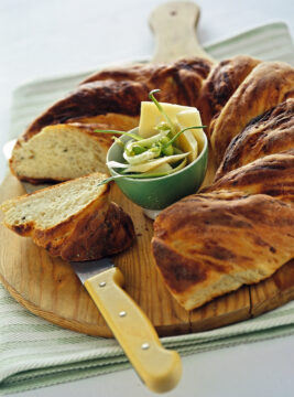 pane-con-miele-salvia-e-pecorino