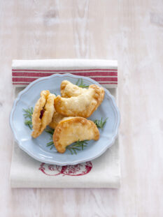 panzerotti-ricotta-e-salsiccia foto