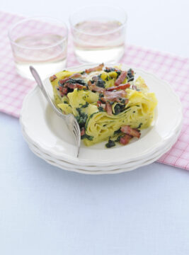 pappardelle-alla-carbonara-con-gli-spinaci ricetta sale e pepe