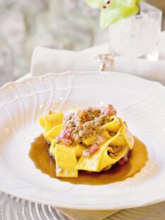 pappardelle-allo-zafferano-con-ragu-bianco-dagnello ricetta