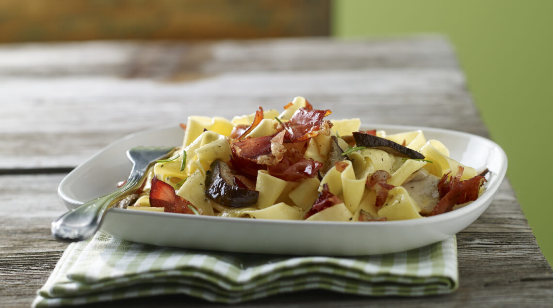 pappardelle-con-funghi-e-speck