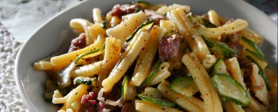 pasta-con-zucchine-e-salamelle ricetta