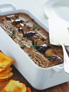 pate-alla-boscaiola-con-timo-e-scalogno ricetta
