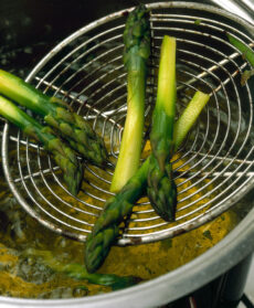 penne-con-piccione-porcini-e-asparagi ricetta