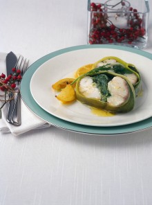 La pescatrice ripiena di gamberi con foglie di porro