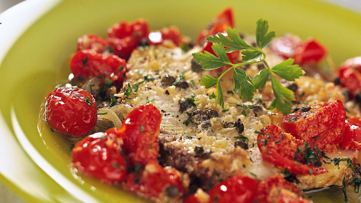 Pesce spada alla messinese con capperi e mandorle