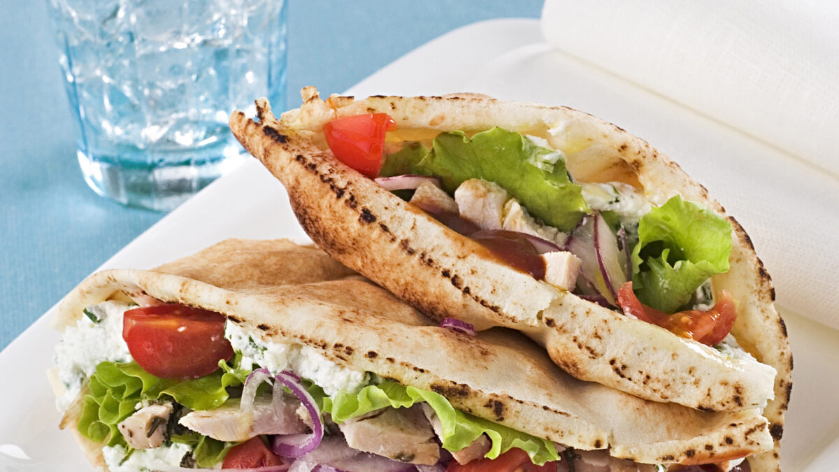Piadine con caprino e cipolla rossa