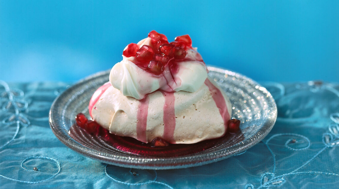 piccole-pavlova-con-sciroppo-di-melagrana