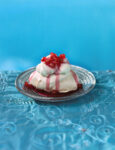 piccole-pavlova-con-sciroppo-di-melagrana