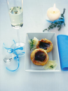 piccole-tatin-con-cipolla-rossa-caramellata