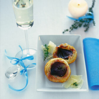 piccole-tatin-con-cipolla-rossa-caramellata