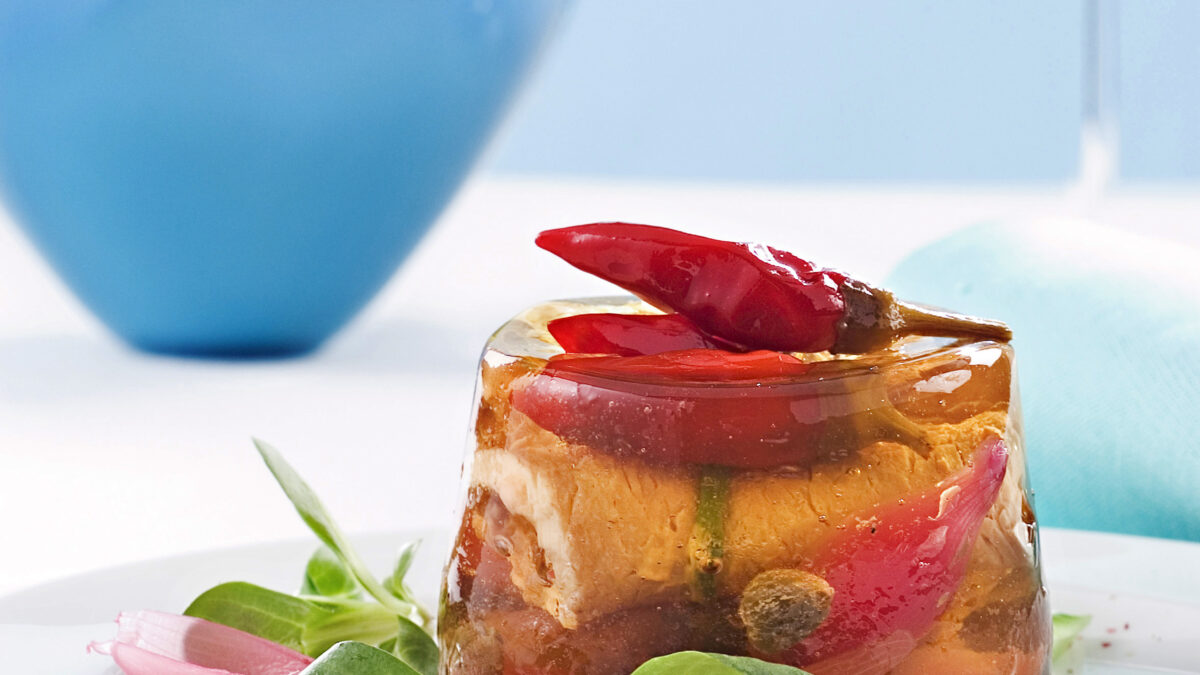 Piccoli aspic di vitello e salsa tonnata