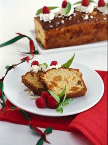 Il plum cake profumato alla frutta secca