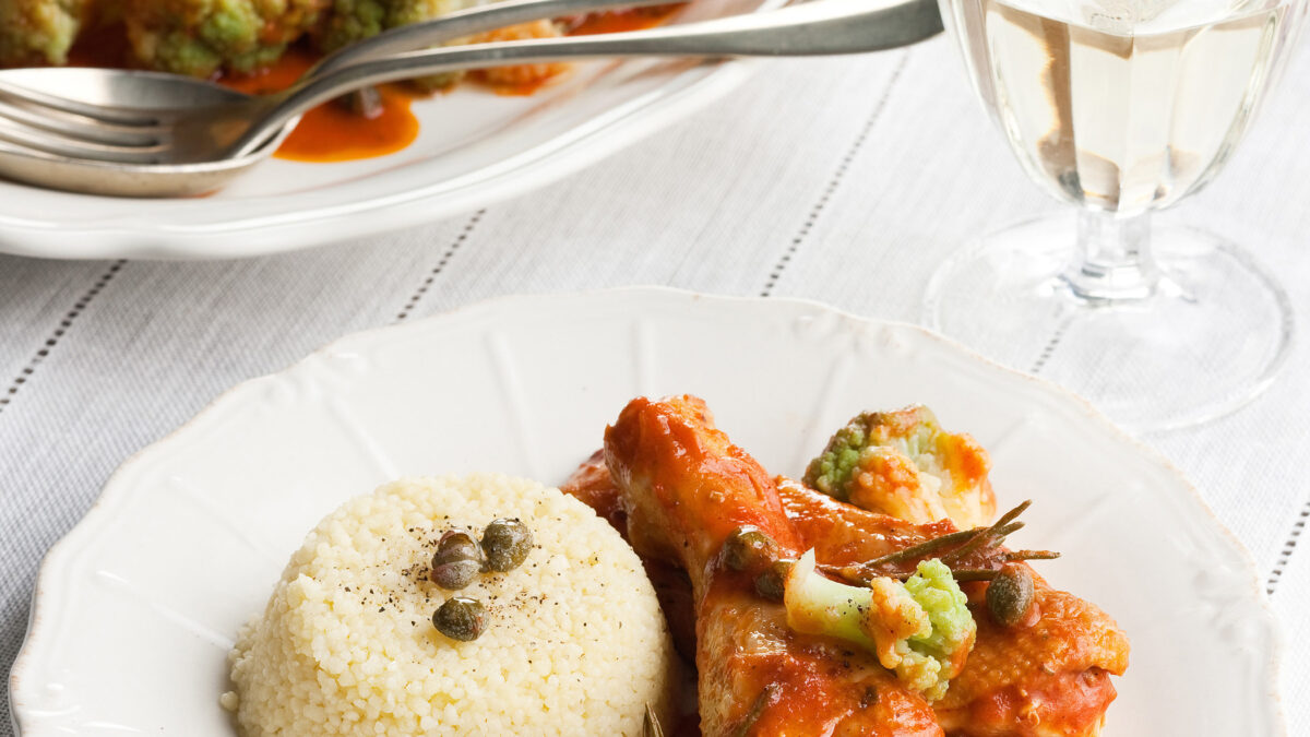 Pollo in umido con capperi e cavolfiore