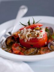 pomodori-con-riso-basmati-e-guazzetto-di-vongole ricetta