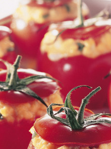 Pomodori ripieni con uova e ricotta