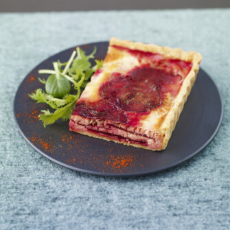 quiche-con-salmone-e-barbabietole-alla-panna