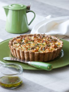 La quiche con tonno e peperoni al sapore di acciuga