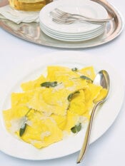 ravioli-di-provola-e-radicchio