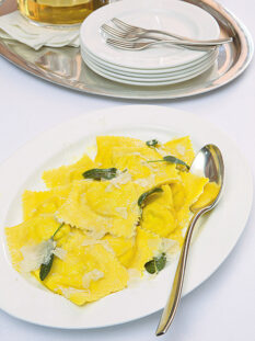 ravioli-di-provola-e-radicchio