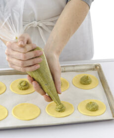 ravioloni di brisee ai broccoletti Sale&Pepe ricetta