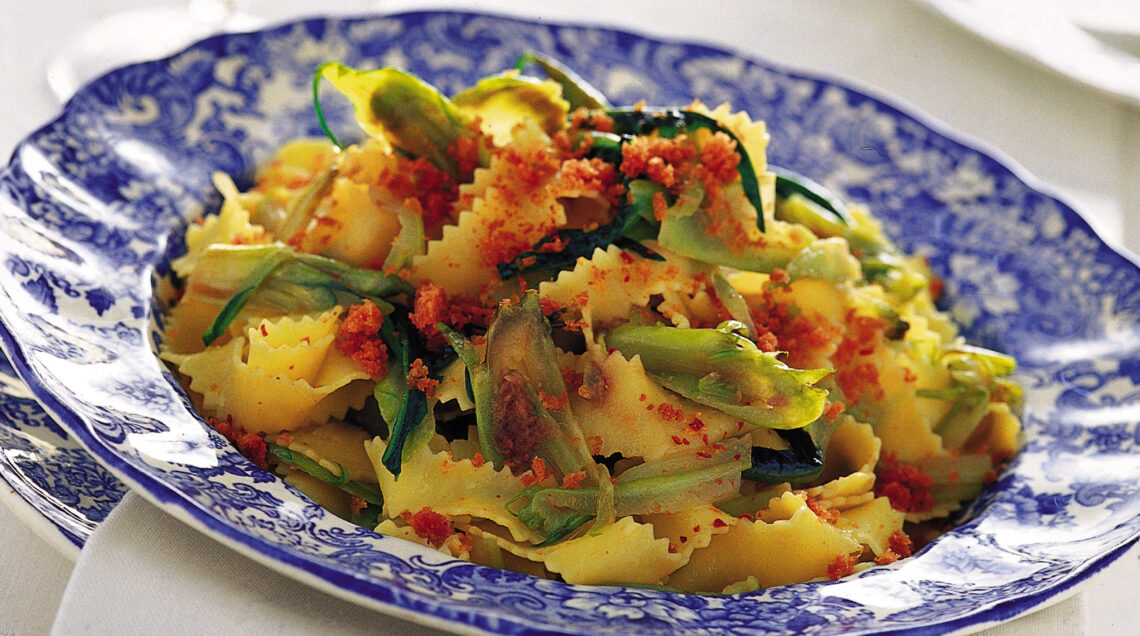 reginette-con-le-puntarelle-e-briciole-tostate