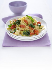 Le reginette con pomodorini, spinaci e pistacchi